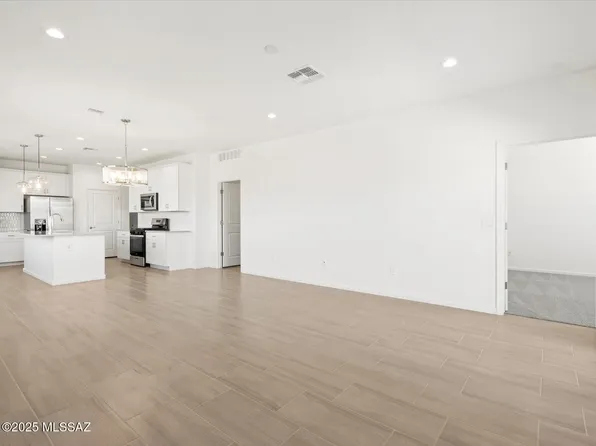 12688 E Caden Dr, Vail, AZ 85641