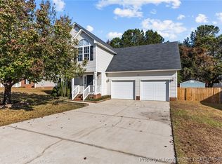 522 Sunpointe Dr, Hope Mills, NC 28348