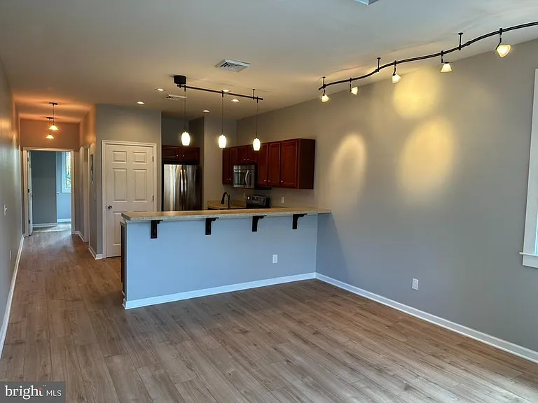 8 W Oakland Ave #1 — Photo 2