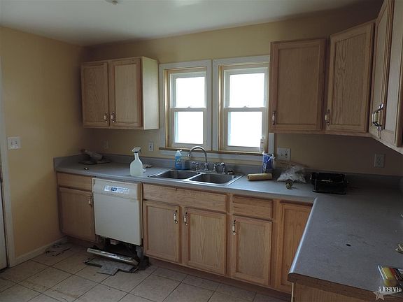 5th image of 1337 Superior St