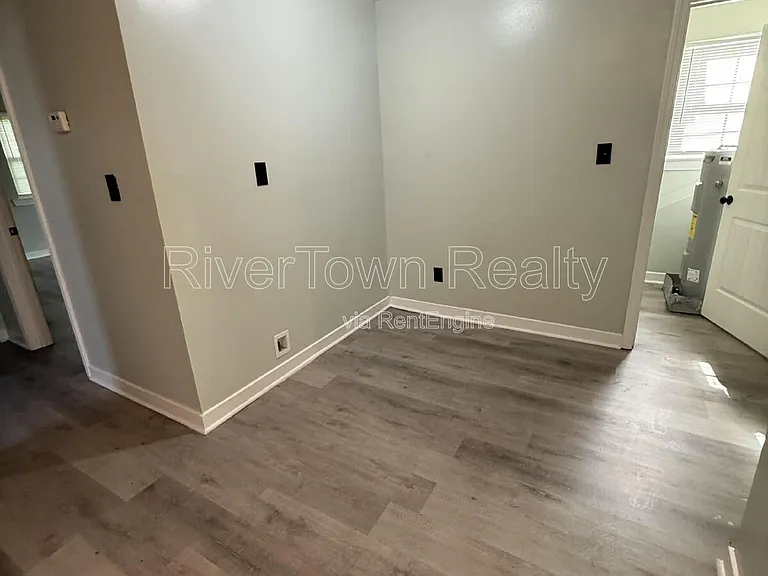 2250 Stovall Ave — Photo 8