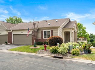 1427 Summit Shores Dr, Burnsville, MN 55306