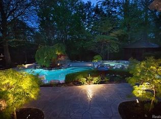 1290 Lakeside Dr, Birmingham, MI 48009