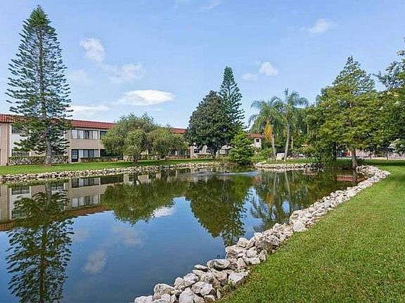 3rd image of 1750 Belleair Forest Dr APT A10