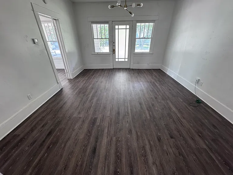 5619 Victor St — Photo 2