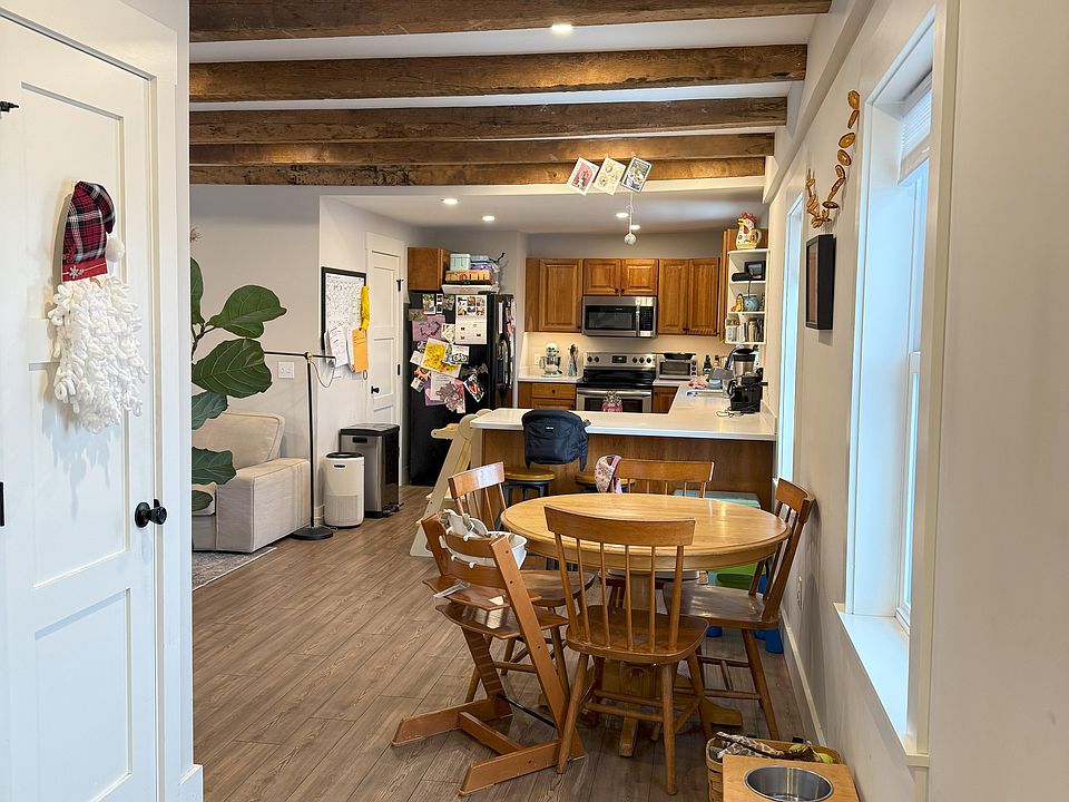 Entrance to the 2nd Floor Apartment