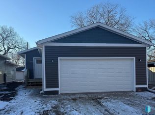 1303 N Garfield Ave, Sioux Falls, SD 57104