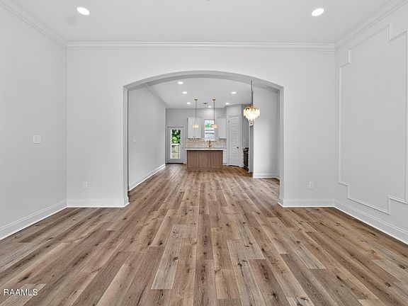 4th image of 157 Emerite Dr