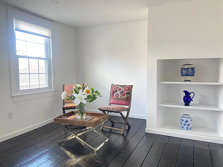 Built-in shelves in LR