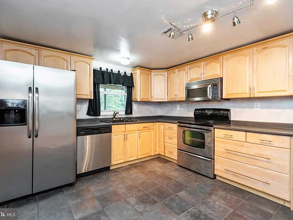 2nd image of 1884 Alderney Ct