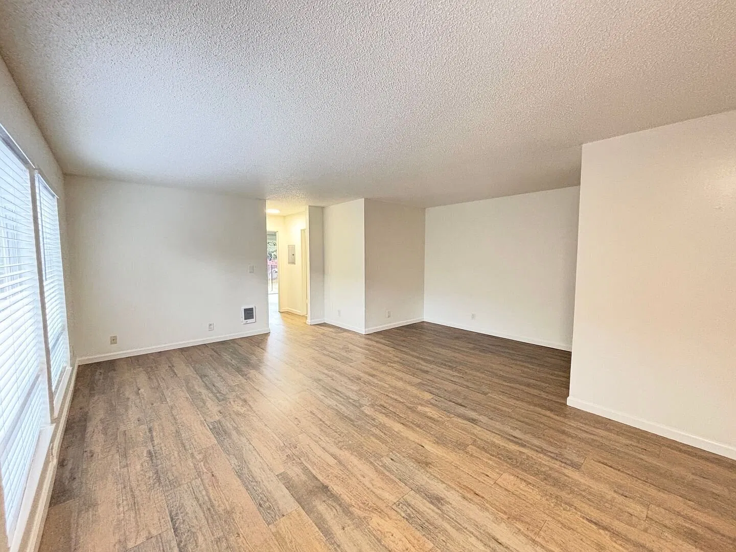 Large remodeled two bedroom in great location! — Photo 4