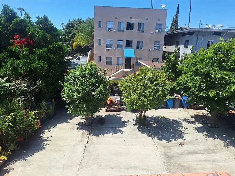 1943 Estrella Ave — Photo 16