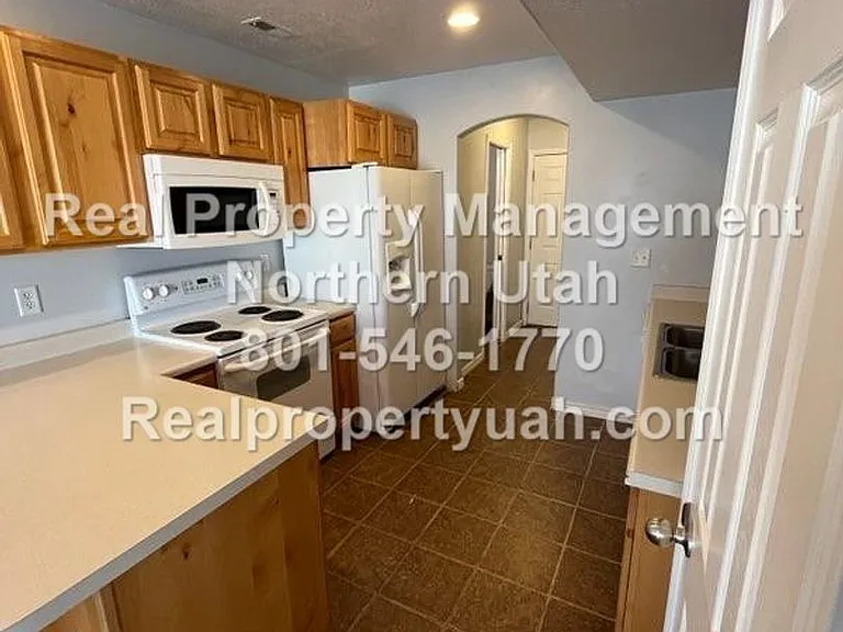 652 W 800 N #49 — Photo 6
