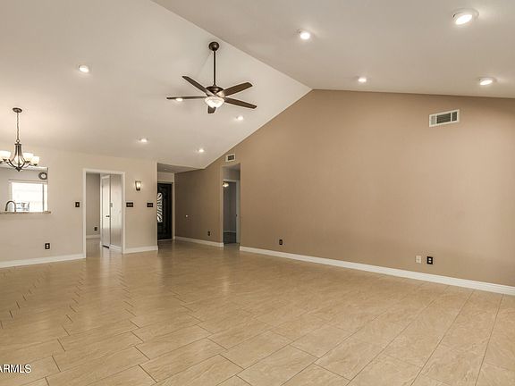 5th image of 661 S Oak Cir