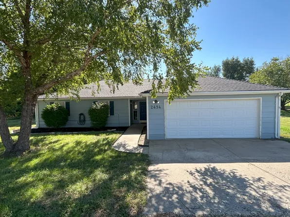 2494 Brookfield Dr, Manhattan, KS 66503