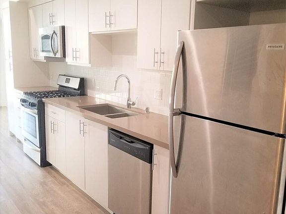 5th image of 744 Hartford Ave #4033