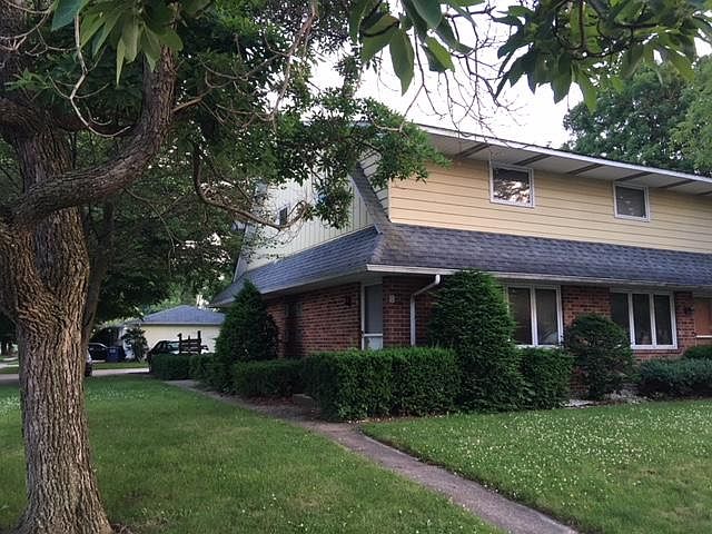 End apartment on corner lot