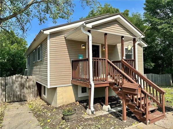 707 N Adams Ave, Knob Noster, MO 65336