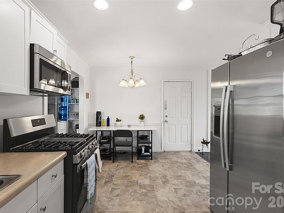 5th image of 936 Shannon Bradley Rd