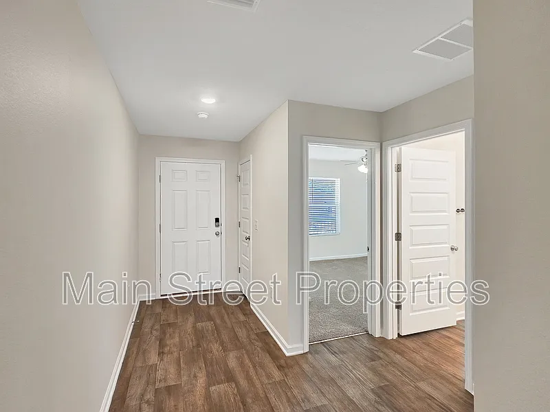 4 bed, 2.0 bath, 1787 sqft, $2,050 — Photo 2