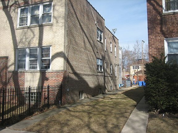 2nd image of 2738 W Lunt Ave APT 2E