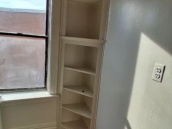 5th image of 438 52nd St APT C3