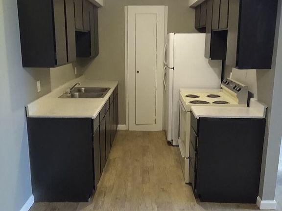 3rd image of 101 Teakwood Dr APT I