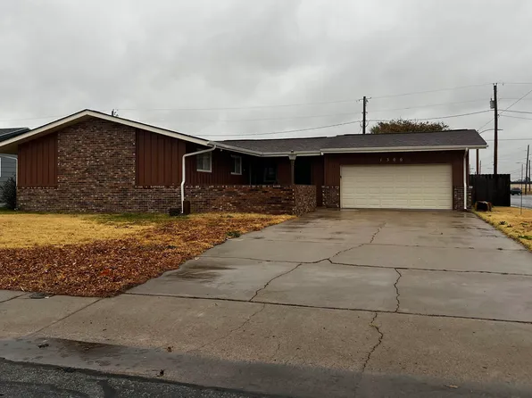 1300 Felten Dr, Hays, KS 67601