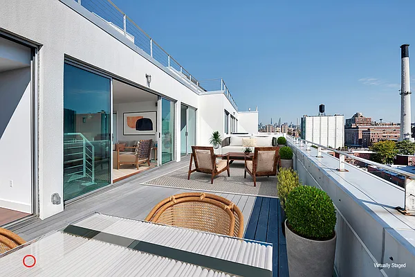 Rented by CORE | media 67