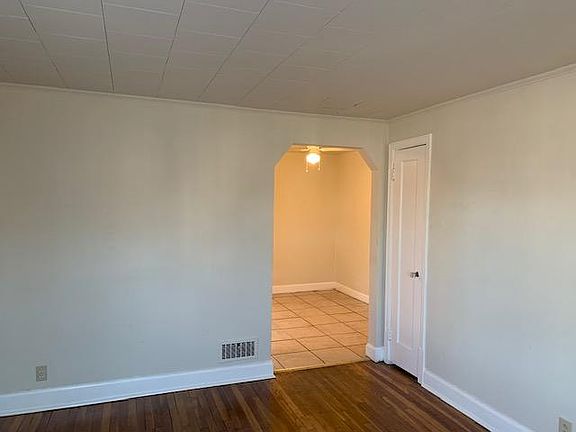 5th image of 1657 Cedar Ave APT 2