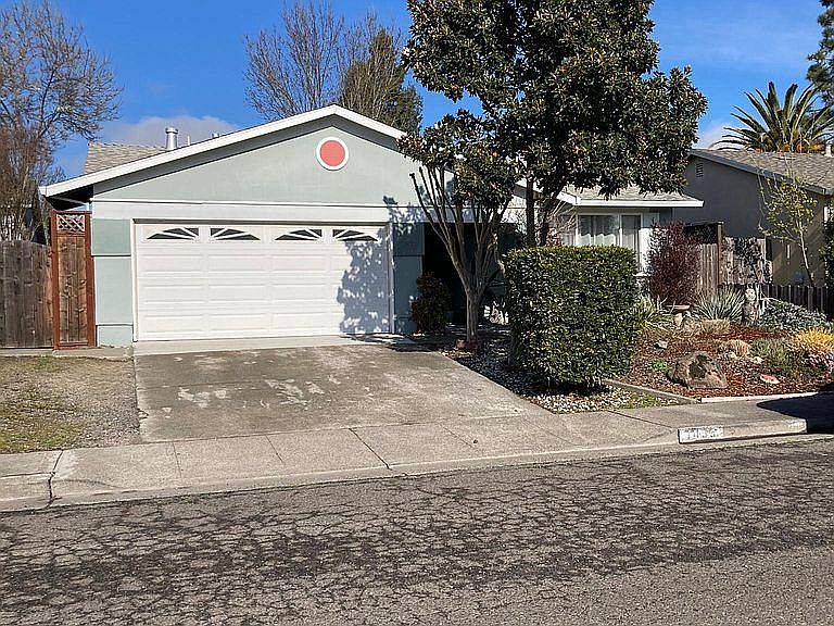 1st image of 145 Pheasant Dr