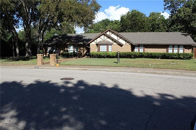 1st image of 1105 Douglas Dr