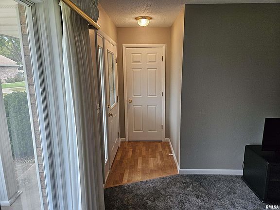 4th image of 225 Scotch Pine Dr