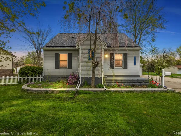 21301 Saint Gertrude St, Saint Clair Shores, MI 48081
