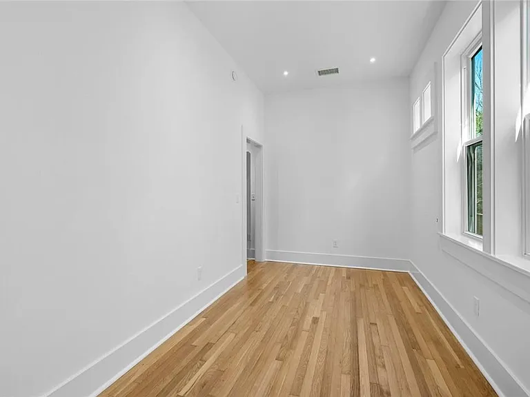 702 W Gibson St — Photo 17