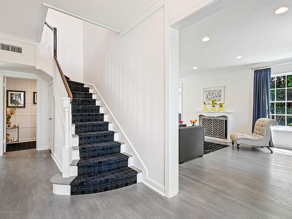 5th image of 361 Crescent Dr