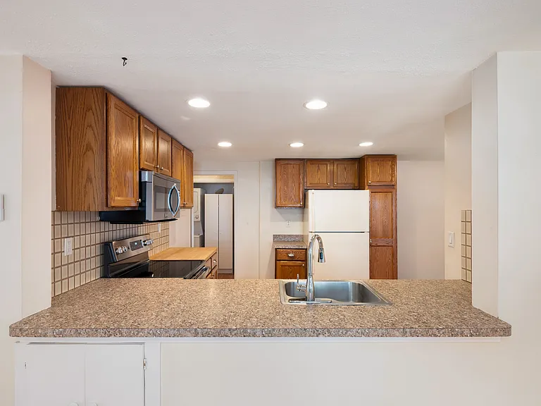 4 Yale St #1 — Photo 4