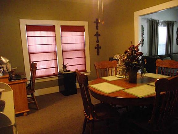 5th image of 305 S Oak St