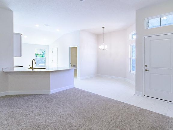 4th image of 14 Wendover Ln