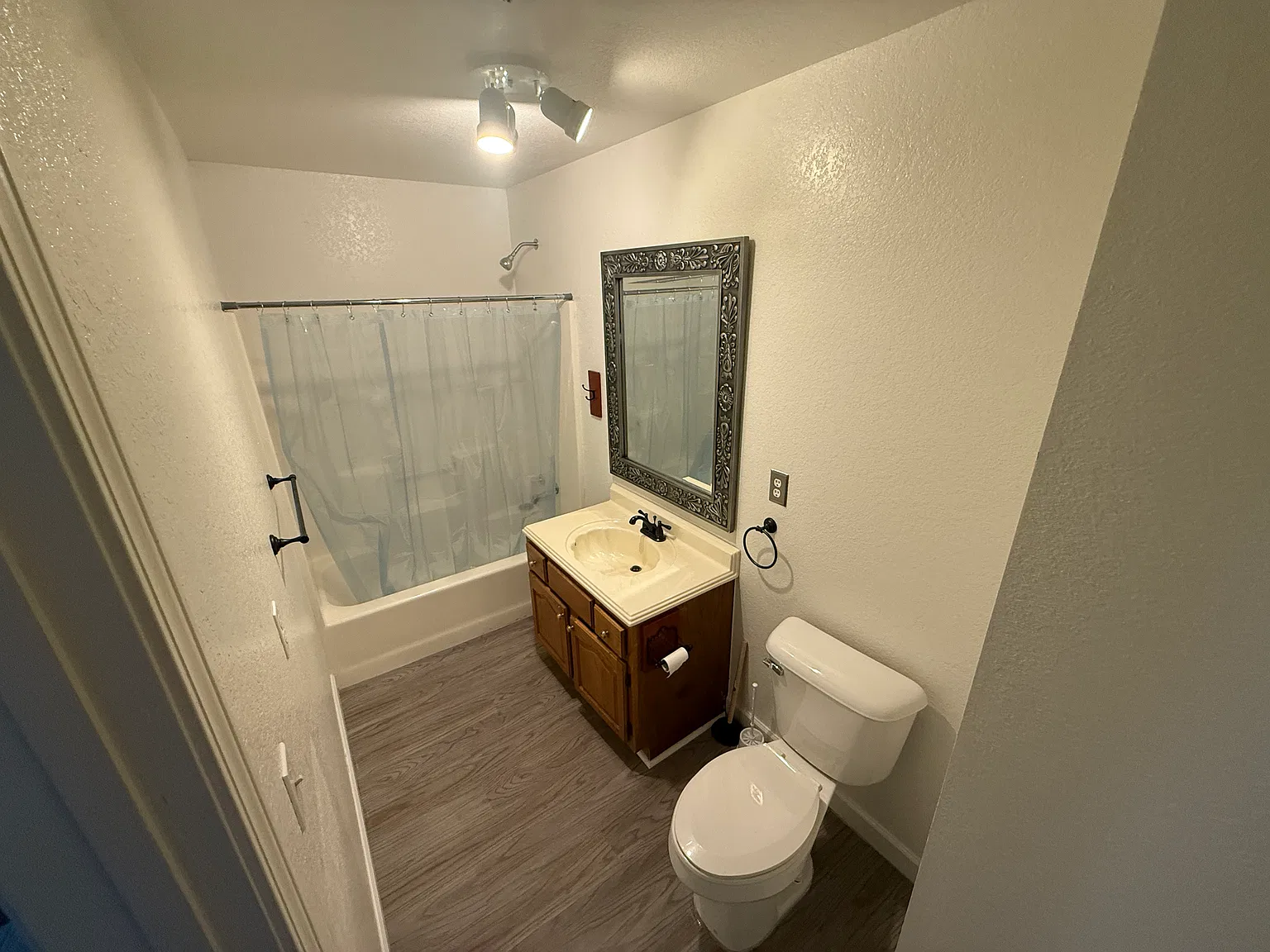 2 bed, 930 sqft, $1,200 — Photo 4