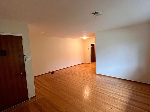 2nd image of 795 Roble Ave APT 4