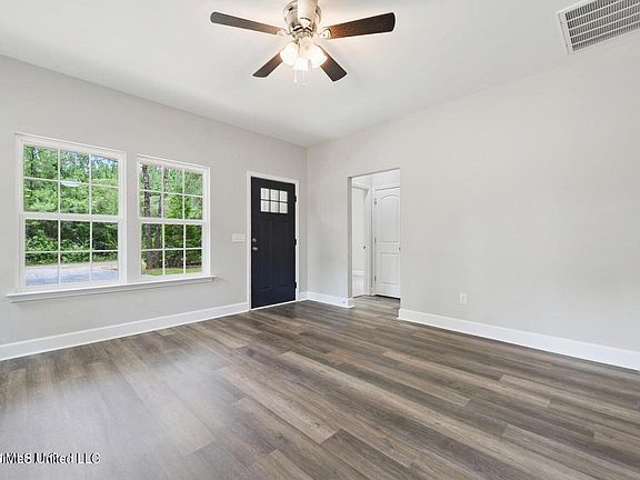 3rd image of 139 Jones Rd