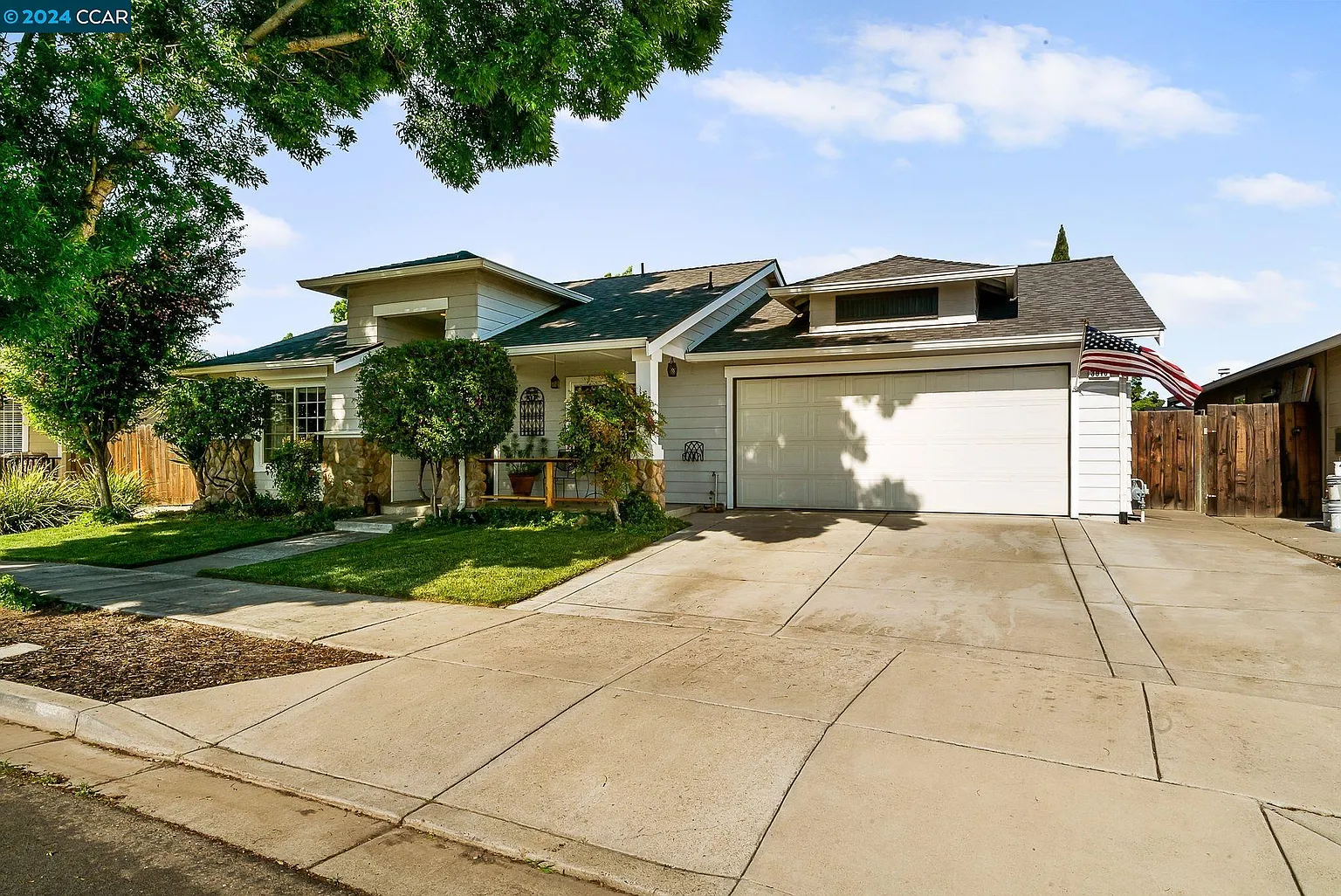 3018 Carey Ln photo 1