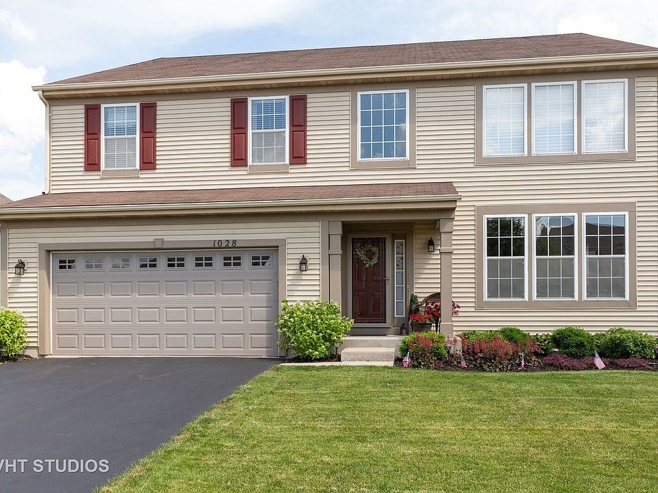 Well manicured and professionally landscaped front yard.