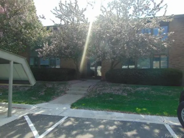 359 Concord Pl APT 4, Bloomfield Hills, MI 48304
