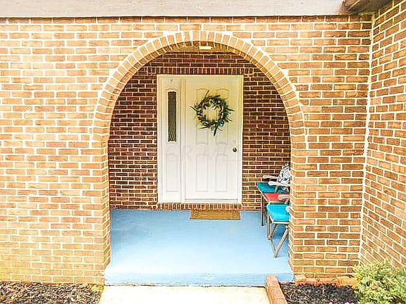 4th image of 6463 Royalton Dr