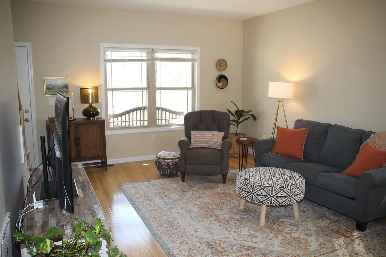 2 bed, 1217 sqft, $1,625 — Photo 3