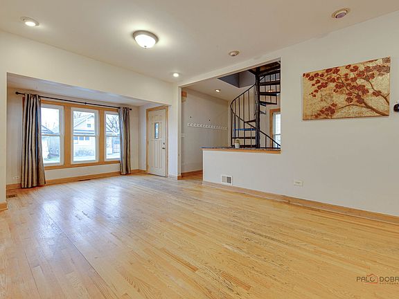 5th image of 6336 W Addison St