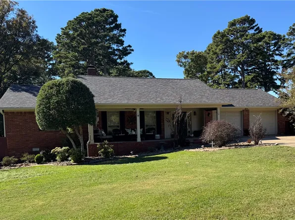 1406 Shalimar Cir, Russellville, AR 72802