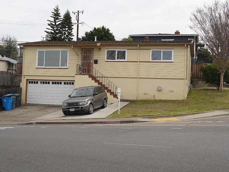 1115 Sereno Dr — Photo 3